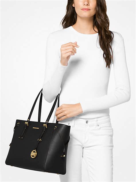 michael michael kors voyager medium crossgrain leather tote 2017|Michael Kors Tote with zipper.